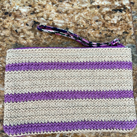 Like new Vera Bradley Crab wristlet - Picture 3 of 7